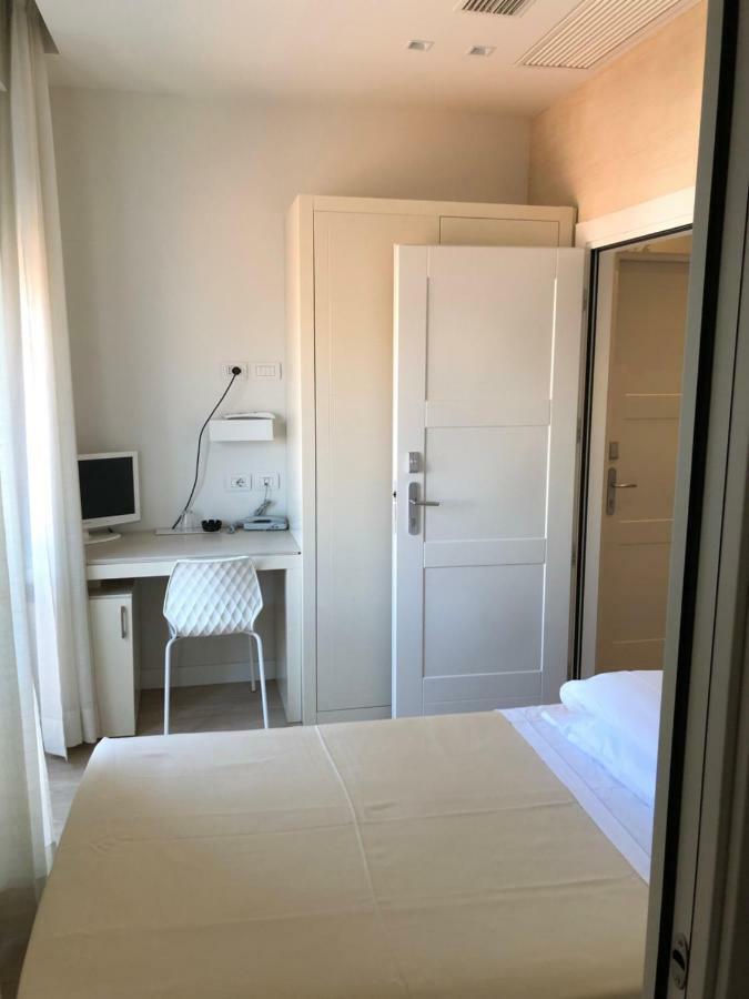 Hotel Bristol カットーリカ エクステリア 写真